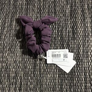 Lululemon uplifting scrunchie *fleece bow